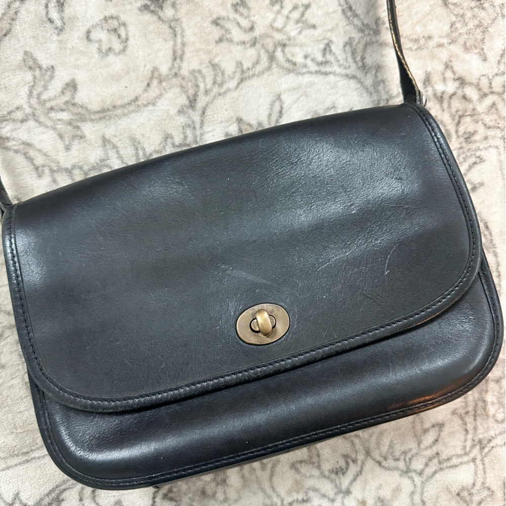 Vintage Coach City Black Leather Flap Crossbody Bag Turnlock Brass - Picture 3 of 8